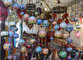 Lampadari al mercato natalizio di Piazza Mazzini